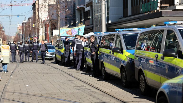 Policie na scéně v Mannheimu.  Pic: Reuters