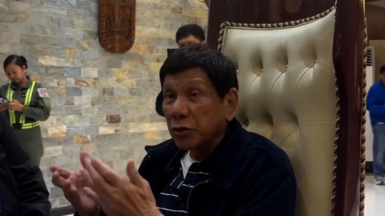 Zatčení Rodrigo Duterte je spojeno se svým smrtícím "Válka s drogami" Mezi lety 2011 a 2019- když byl starostou a poté prezidentem.