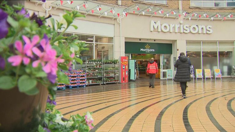 UK Supermarket Morrisons říká, že stojí s zemědělci proti vládním plánovaným změnám.