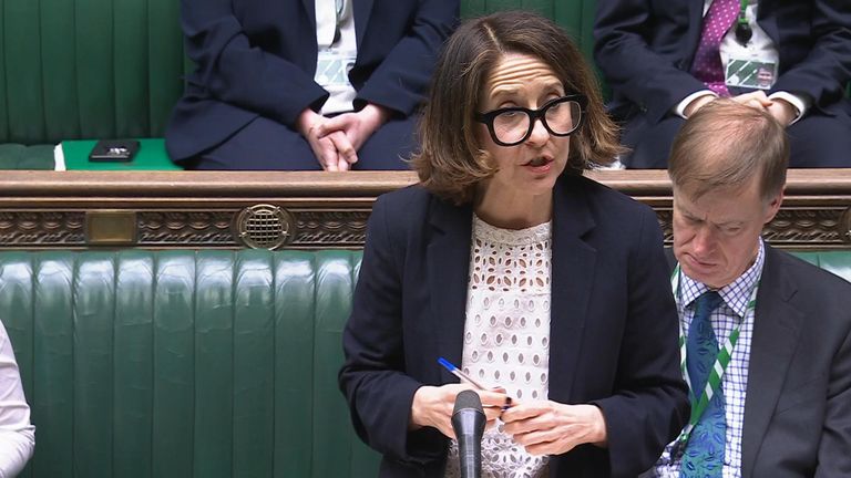 Ministr práce a důchodů Liz Kendall poslanec řekl Commons, že změny na sociální zabezpečení budou oznámeny "Zajistěte, aby byl systém sociálního zabezpečení pro ty, kteří ho potřebují".