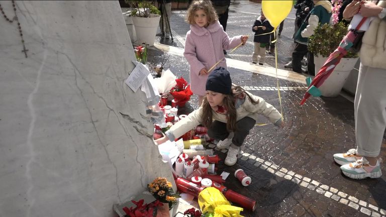 Papež nebyl veřejně viděn od doby, kdy byl přijat do nemocnice 14. února.