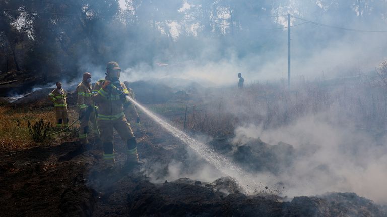 Oheň se nyní říká, že je většinou obsažen. Pic: Reuters