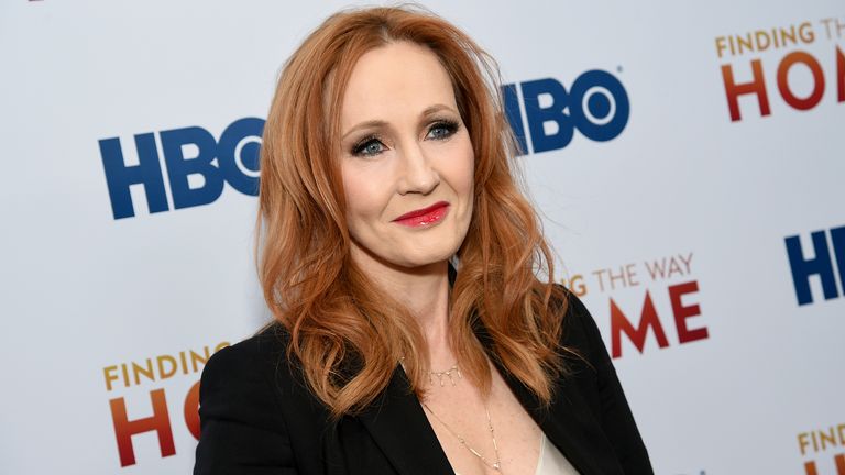 Zakladatelka autor a nadace Lumos JK Rowling se účastní premiéry dokumentárních filmů HBO ... Finding the Way Home" na 30 Hudson yardů ve středu 11. prosince 2019 v New Yorku. (Foto Evan Agostini/Invision/AP)