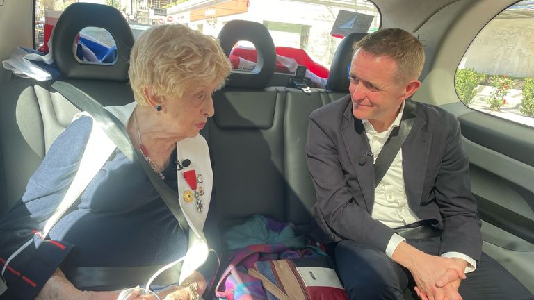 Ruth Bourne a Tom Parmenter mluví za den ve dne