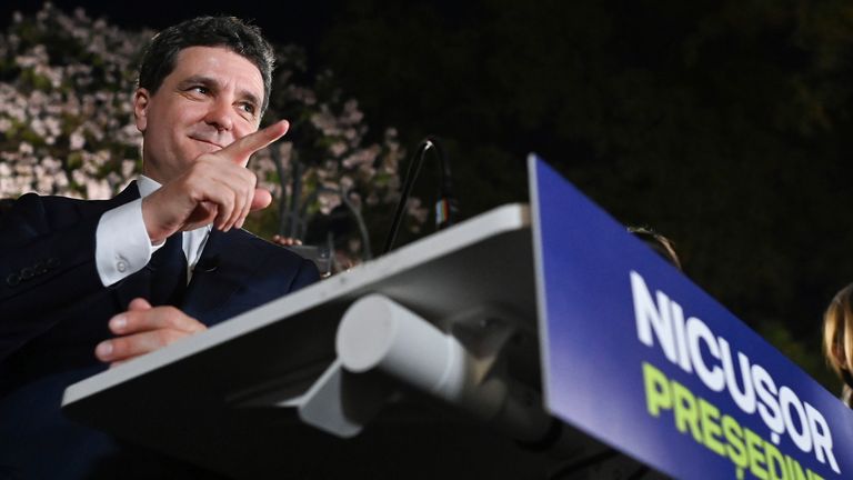 Prezidentský kandidát Nicusor Dan.  Pic: AP/EDUARD VINANOTOU
