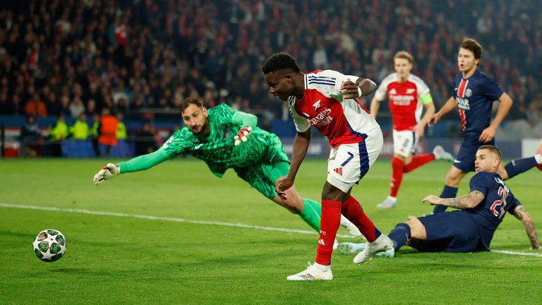 Sakaův cíl ​​dal záblesk naděje, ale PSG se držel. Pic: Reuters