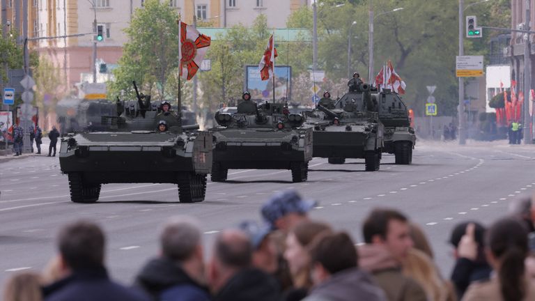 Ruská pěchotní vozidla během přípravy na přehlídku vítězství. Pic: Reuters