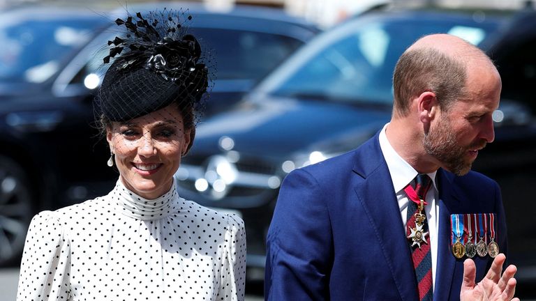 William, princ z Walesu a Catherine, princezna z Walesu dorazí do opatství Westminsterské opatství, aby se zúčastnili služby díkůvzdání v rámci památek za 80. výročí vítězství v Evropě (VE) Den v Londýně, 8. května 2025. Reuters/Phil Noble
