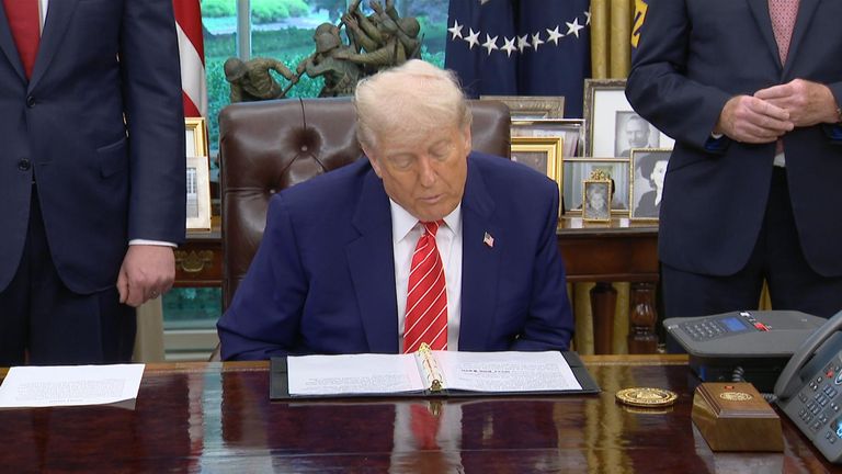 Donald Trump na hovor s Keir Starmer