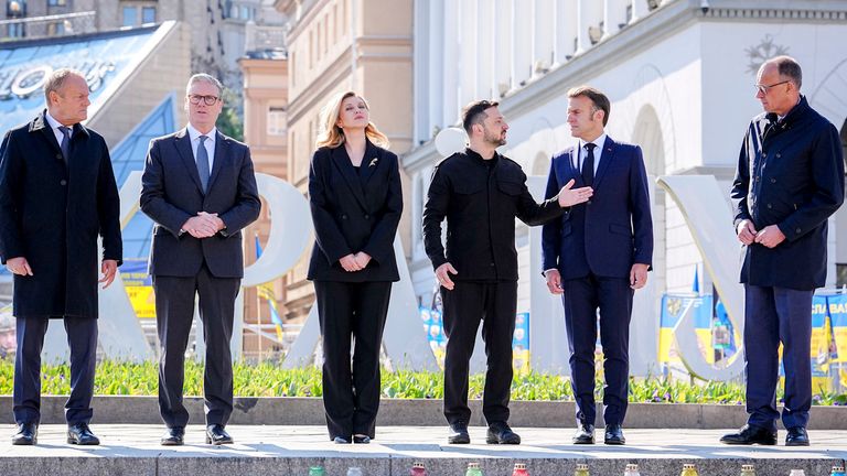 Sir Keir Starmer, Volodymyr Zlenskyy a Emmanuel Macron mezi světovými vůdci v Kyjevě. Pic: Ap