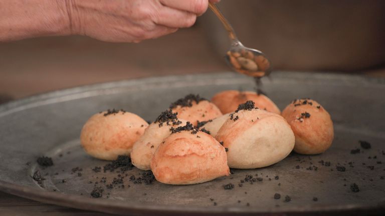 Canci Checi, dámská svorka sestávající ze smažených ravioli. Pic: National Geographic