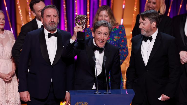„Pane Cruises“ aka Rob Brydon přijme, že bych ti lhal první BAFTA. Pic: Bafta