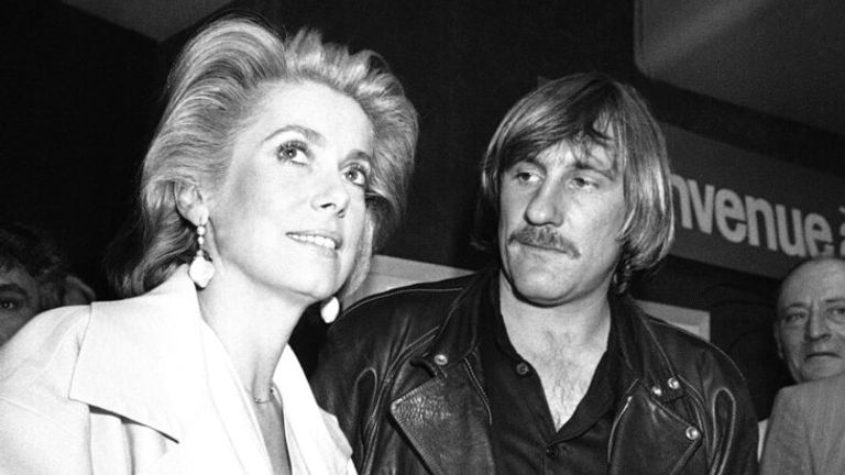 S herec a co-star Catherine Deneuve v Cannes v roce 1984. Obrázek: AP