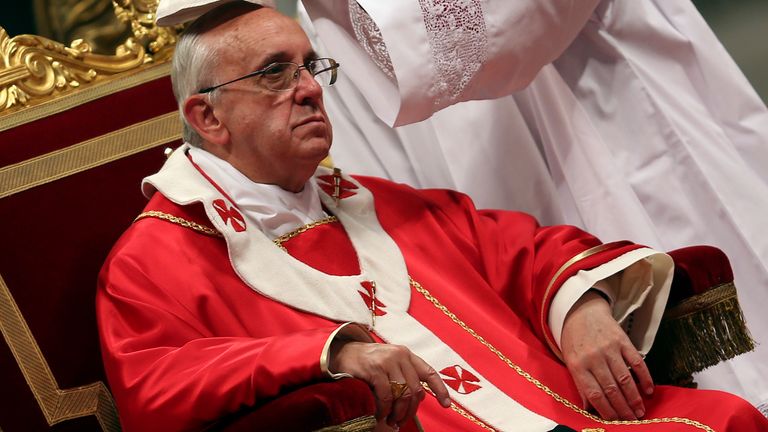 Papež Francis na sobě v roce 2013