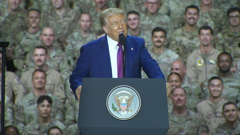 Donald Trump na letecké základně v Kataru
