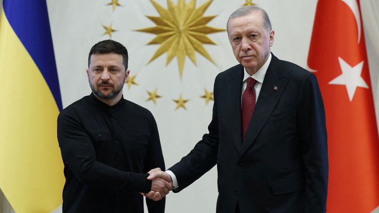 Turecký prezident Tayyip Erdogan se setkává s ukrajinským prezidentem Volodymyrem Zelenskiym v prezidentském paláci v Turecku, 15. května 2025. Mustafa Kamaci/turecký prezidentský tiskový úřad prostřednictvím agentur Reuters byl dodán třetí stranou. Žádné opakování. Žádné archivy