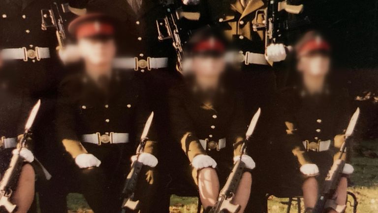 Katie (centrum), která po údajném sexuálním zneužívání rezignovala z ozbrojených sil jako sloužící důstojník RMP