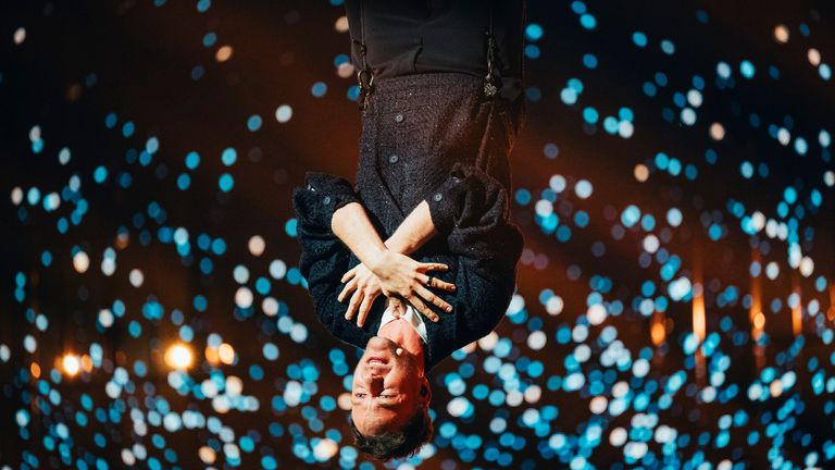 Klemen, který předvádí, kolik času jsme zbývali. Obrázek: Ebu