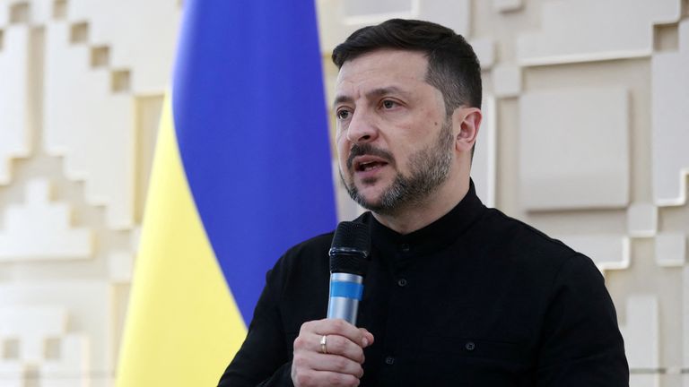 Ukrajinský prezident Volodymyr Zelskyy hovoří během tiskové konference na ukrajinském velvyslanectví v Turecku Ankara.  Pic: Returs