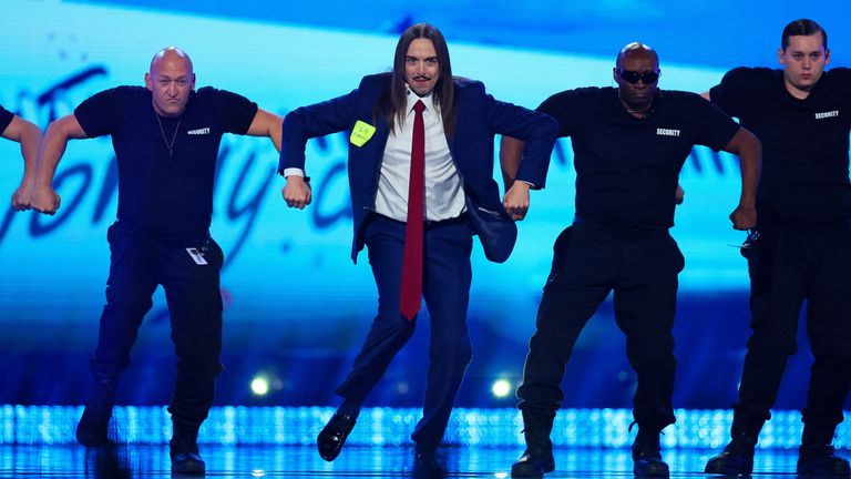 Tommy Cash, zpěv espressa Macchiato pro Estonsko. Pic: Reuters