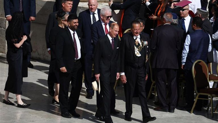 Princ Edward, vévoda z Edinburghu, dorazí na inauguraci. Pic: Reuters