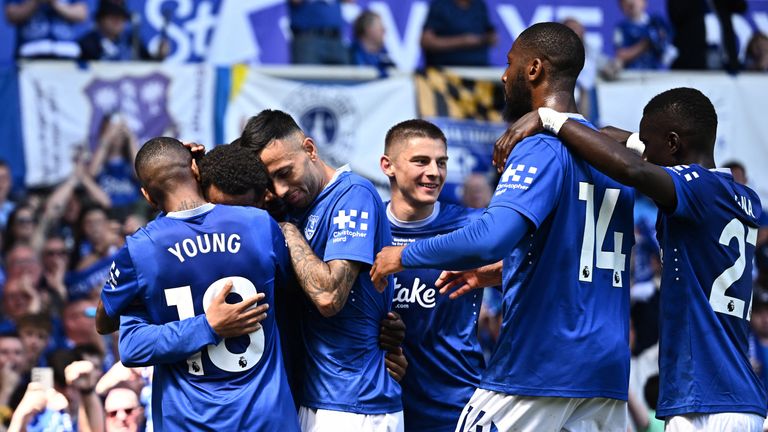 Everton slaví svůj druhý gól proti Southamptonu. Pic: Reuters