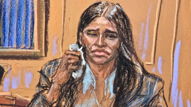 Casandra "Cassie" Ventura volá na stánku během přesměrování během Sean "Diddy" Combs 'sexuální obchodování s obchodováním v New Yorku v New Yorku, USA, 16. května 2025 v této skici soudní síně. Reuters/Jane Rosenberg