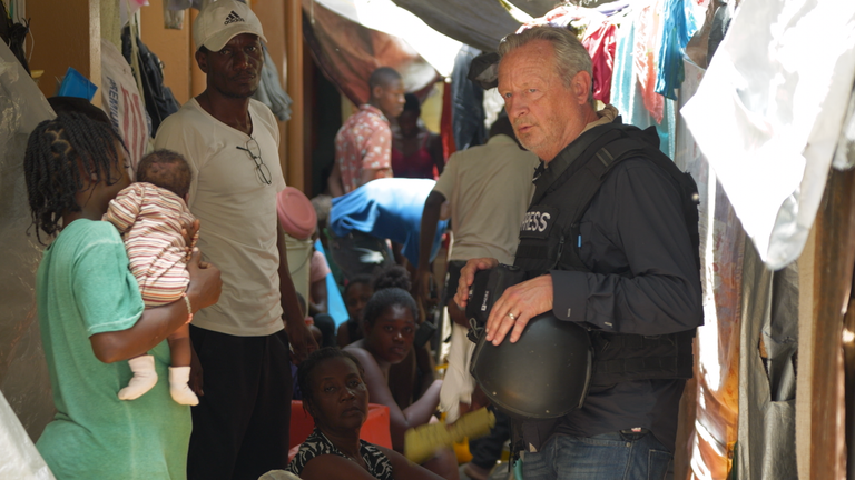 Stuart Ramsay se setká s Barbarou Gashwi Port-au-Prince, Haiti 