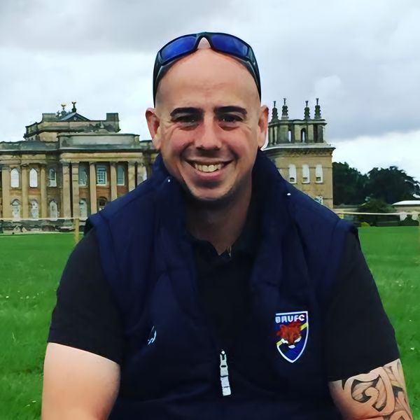 Nedatovaná letáková fotografie vydaná Bicesterem Rufc z Martyn Sadler, jednoho ze dvou hasičů, kteří byli zabiti během požáru v bývalém RAF se sídlem v Bicesteru ve čtvrtek. Datum vydání: Neděle 18. května 2025.