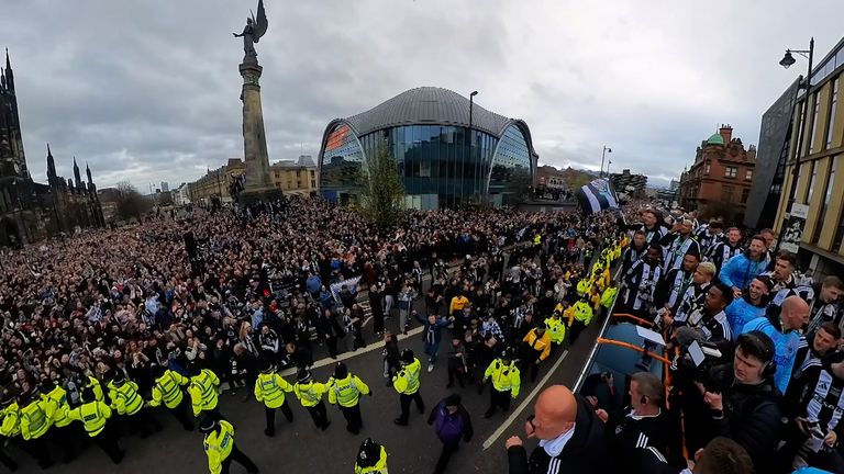 Je to poprvé, kdy Newcastle United vyhrává domácí trofej za 70 let.