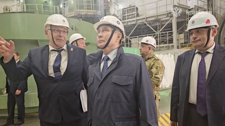 Vladimir Putin navštěvuje jadernou elektrárnu ve stavebnictví v oblasti Kursk v regionu Kursk v Rusku.  Pic: Kreml.ru/Reuters