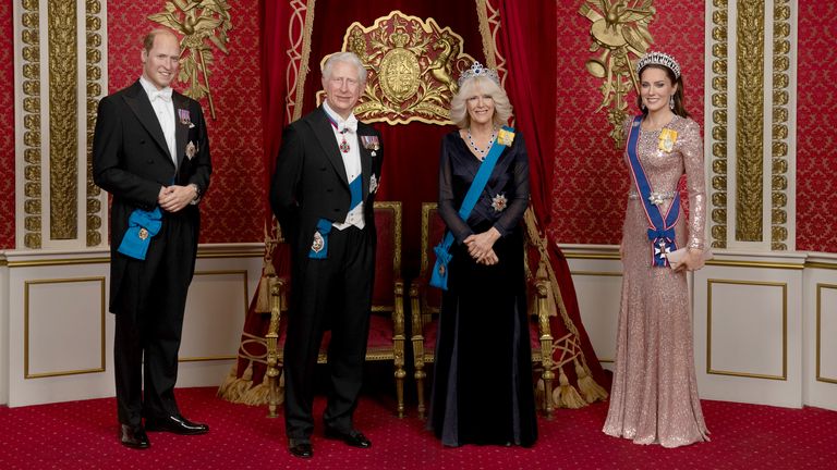 Nová vosková princezna z Walesu se postaví podél jejího manžela, prince Williama a krále Charlese a královny Camillia.  Pic: Madame Tussauds London/PA