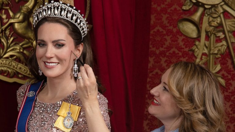 Dokončení doteků se provádí nové postavě princezny Walesu v Madame Tussauds London. Pic: Pa/Madame Tussauds