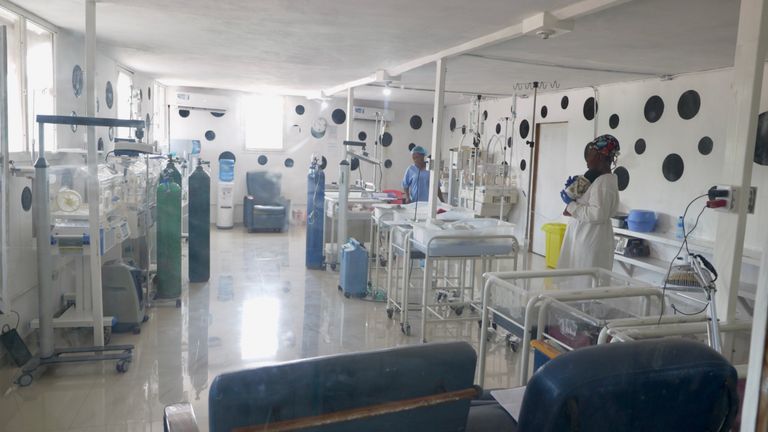 Jednotka NICU ve Fontaine Hospital.