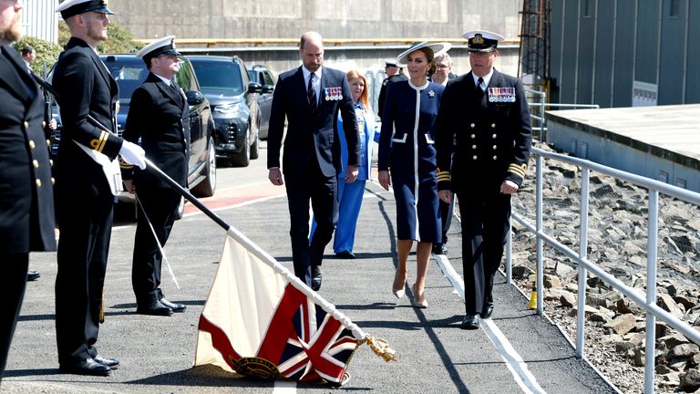 Princ a princezna z Walesu, známá jako vévoda a vévodkyně z Rothesay, když ve Skotsku, se účastní ceremoniálu pojmenování pro HMS Glasgow, na loděnici BAE Systems ve Scotstounu, Glasgow. Datum obrázku: Čtvrtek 22. května 2025. Viz příběh PA Royal Wales. Fotografický kredit by si měl přečíst: Andy Barr/The Scottish Sun/PA ​​Wire