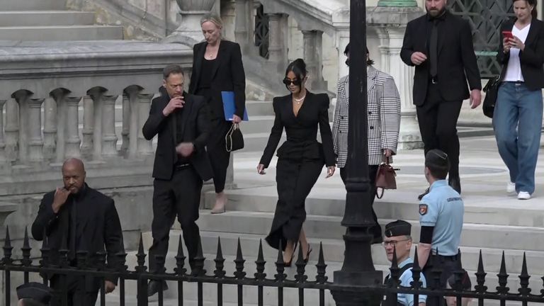Kim Kardashian opustí Pařížský soud po soudním řízení