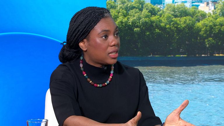 Kemi Badenoch v neděli ráno s Trevorem Phillipsem.