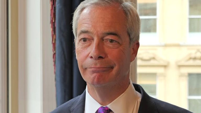 Nigel Farage navrhuje velké řezy 
