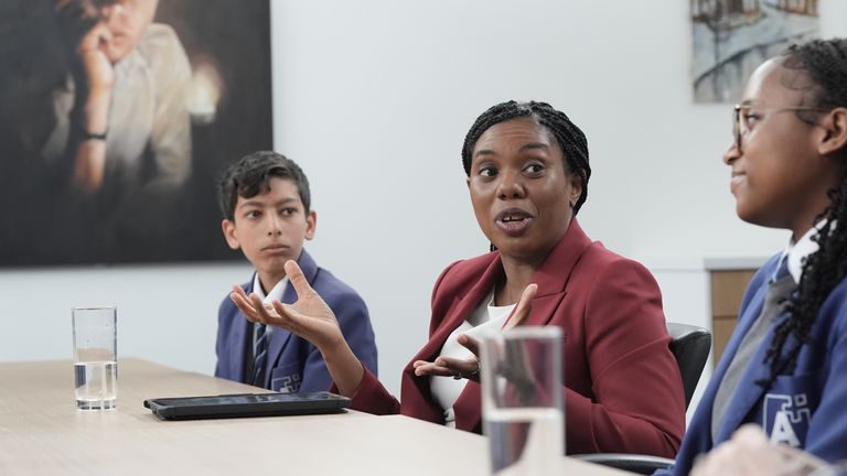 Kemi Badenoch hovoří s žáky během návštěvy Ashcroft Technology Academy.  Pic: Pa