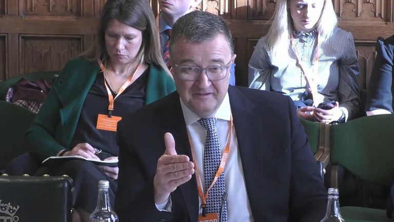 Nigel Wicking, generální ředitel, Heathrow Airline Operators 'Committee Limited, poskytuje důkaz Výboru pro výběr přepravy Sněmovny v Portcullis House v Londýně. Datum obrázku: Středa 2. dubna 2025.
