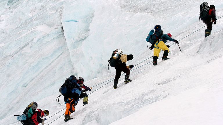 Expediční tým lezec na Mount Everest. Pic: Ap