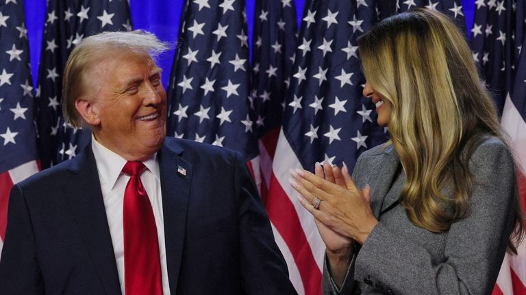 Donald Trump a jeho manželka Melania na jeho volební noční rally 6. listopadu 2024. Obrázek: Reuters