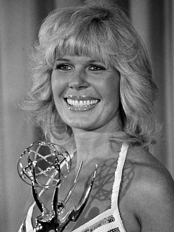 Loretta Swit drží svou cenu Emmy za vynikající herečku v roce 1982. Obrázek: AP