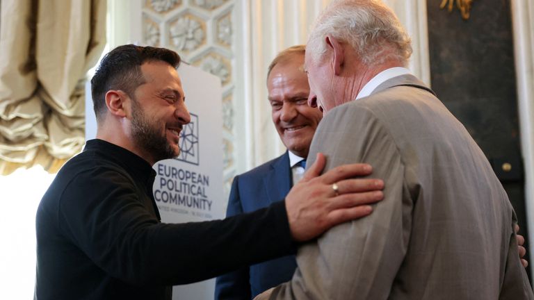 Král Charles se setkává s polským premiérem Donaldem Tuskem a ukrajinským prezidentem Volodymyr Zelskyyy.  Pic: Reuters