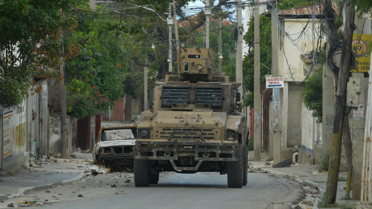 Policejní hlídky v Port-au-Prince na Haiti 