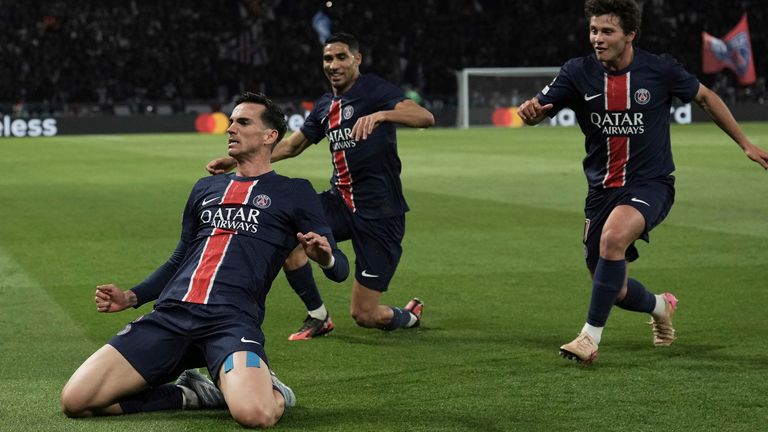 PSG's Fabian Ruiz slaví svůj první poločas. Pic: Ap 