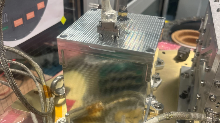 Mini-laboratory uvnitř rakety, která ji vzala na oběžné dráze. Pic: Frontier Space