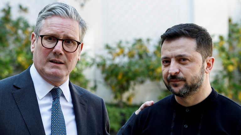 Sir Keir Starmer a Volodymyr Zlenskyy během března. Pic: Ap