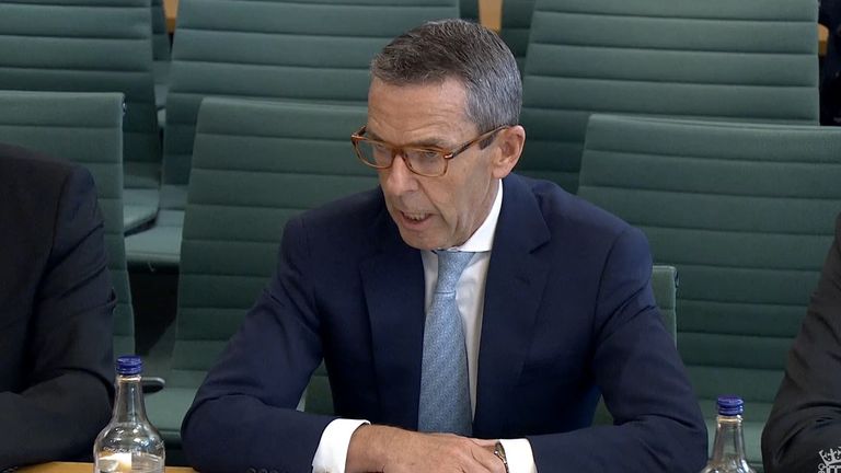 Ian Stuart, generální ředitel HSBC UK, se objevil před pokladniční výbor. Pic: Pa