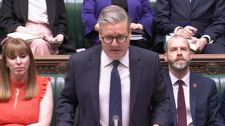 Keir Starmer během PMQ
